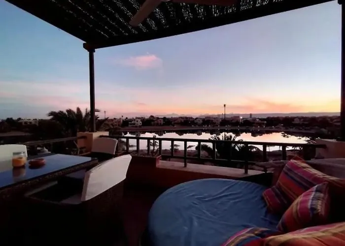 Italian Compound Lagoon View Retreat Gouna *